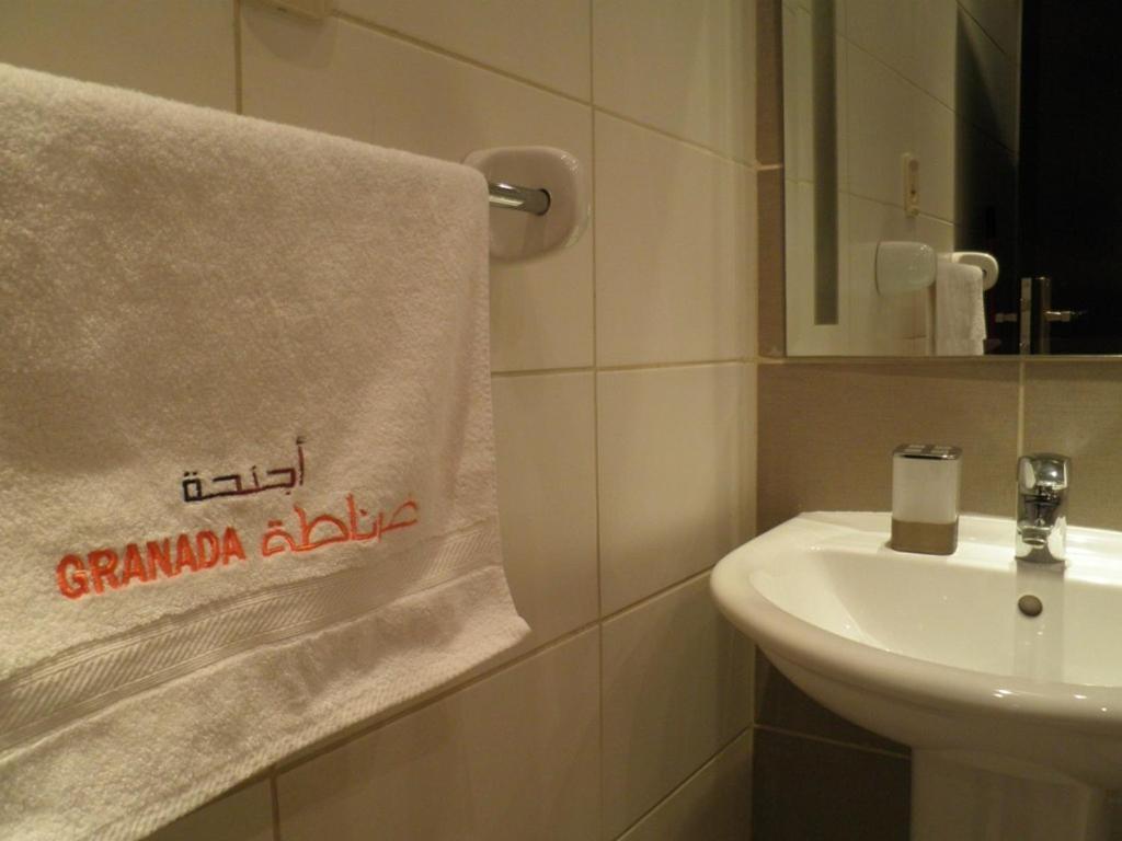 Granada Suites Hotel Amman Oda fotoğraf