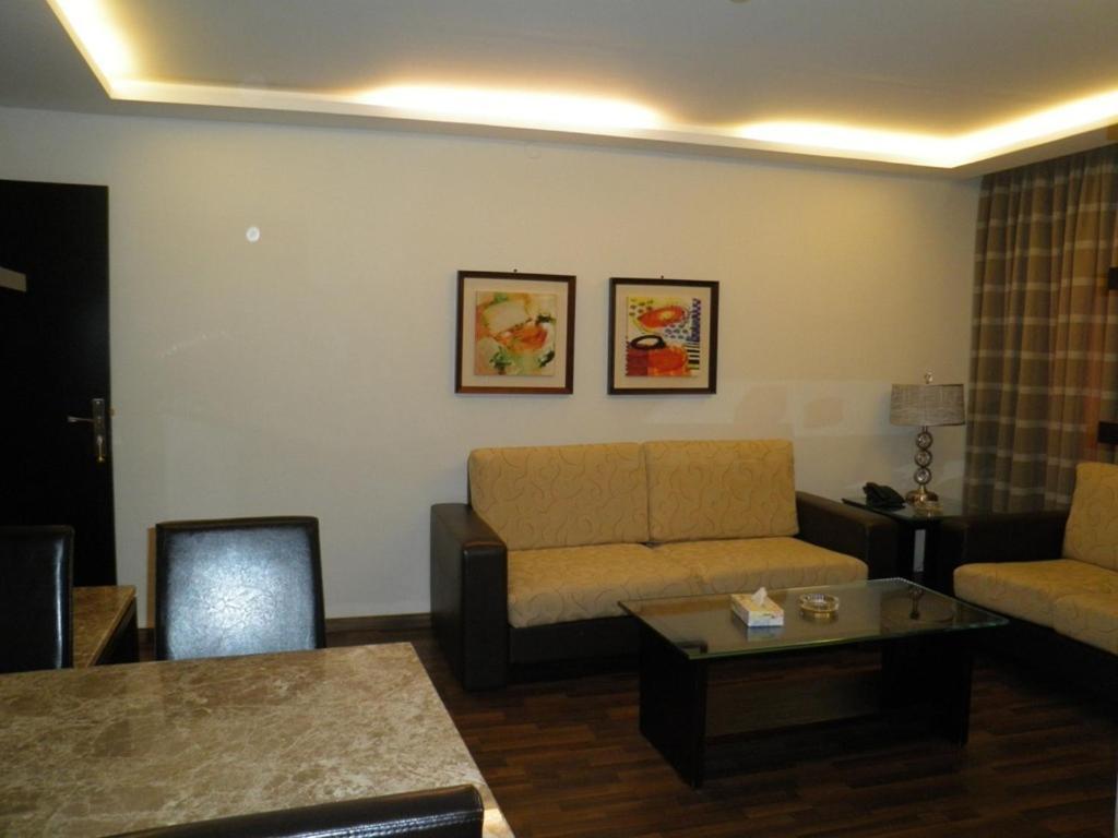 Granada Suites Hotel Amman Oda fotoğraf
