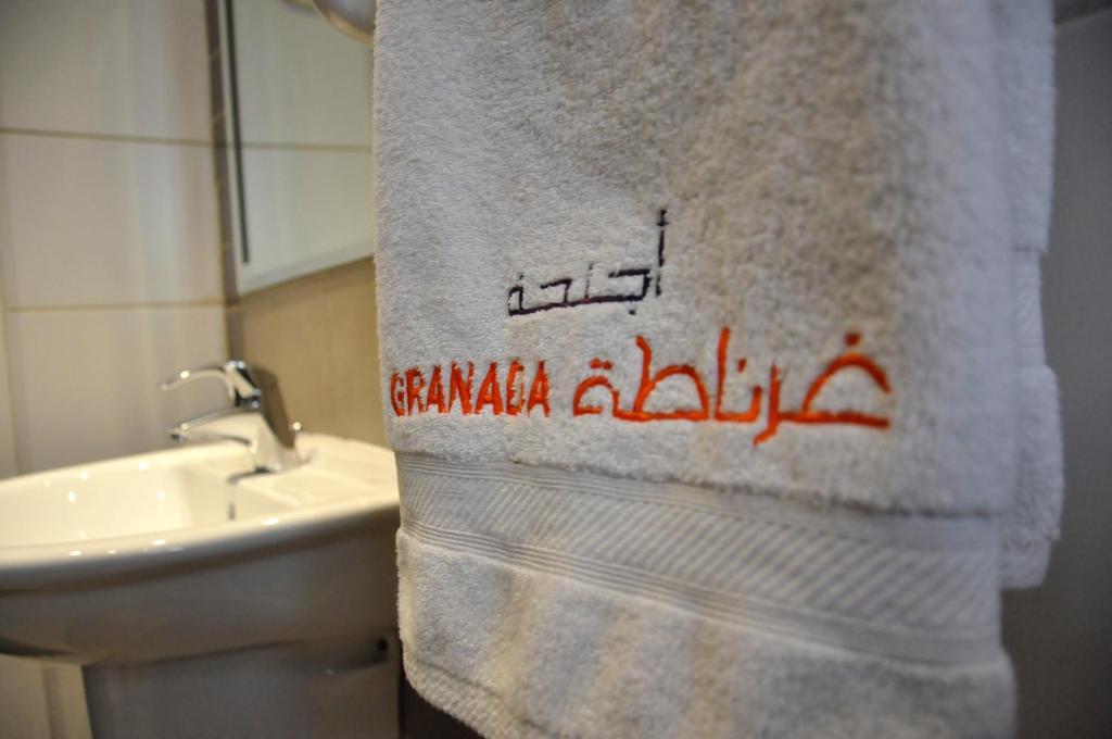 Granada Suites Hotel Amman Oda fotoğraf