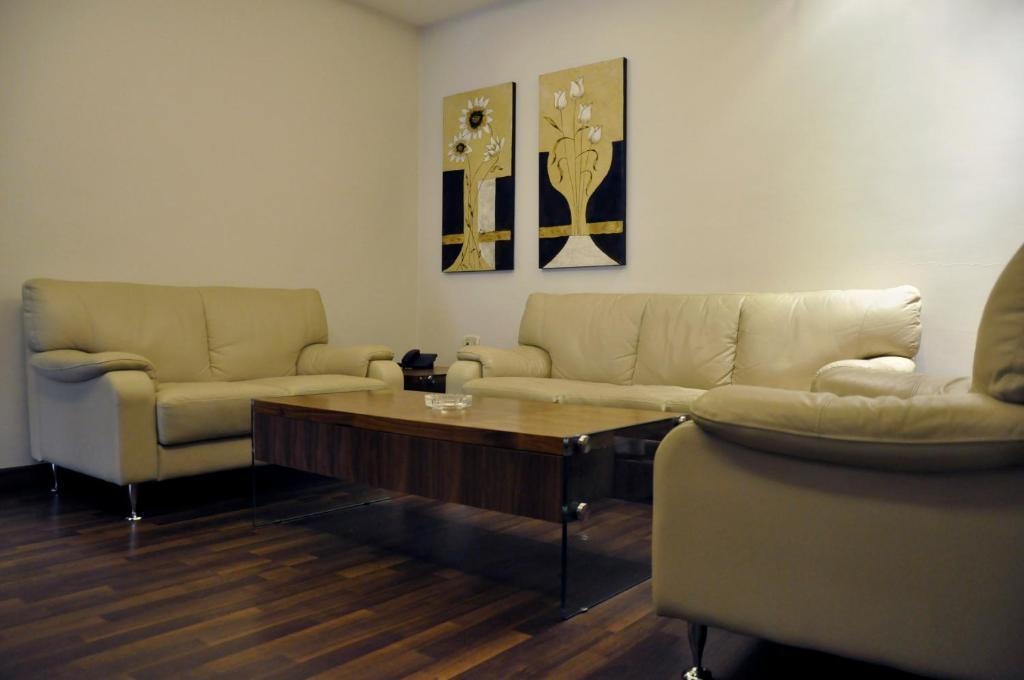 Granada Suites Hotel Amman Oda fotoğraf