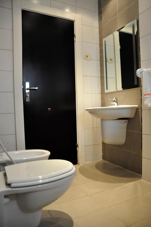 Granada Suites Hotel Amman Oda fotoğraf